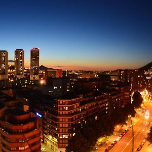 Superviews, Parking 24H Vigilado Incluido Y Netflix En Habitacion Independiente Con Bano Privado En Apartamento Particular, Francais&English